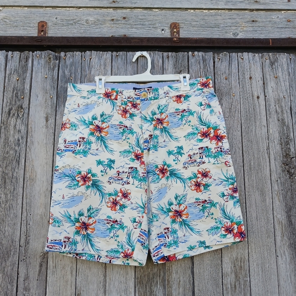 Tommy Hilfiger Tropical‎ Vacation Scene Chino Shorts Size 34 Hawaiian Floral